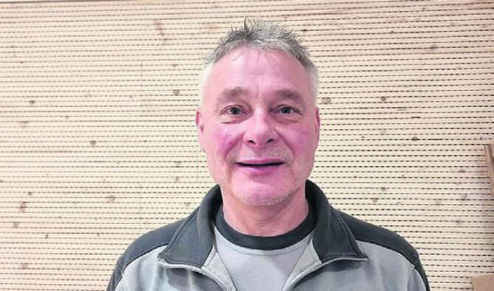 «Beni» Küng hat viele Projekte mitgestaltet in seinen 40 Jahren als Zimmermann. Bild: zg «Beni» Küng hat viele Projekte mitgestaltet in seinen 40 Jahren als Zimmermann. Bild: zg