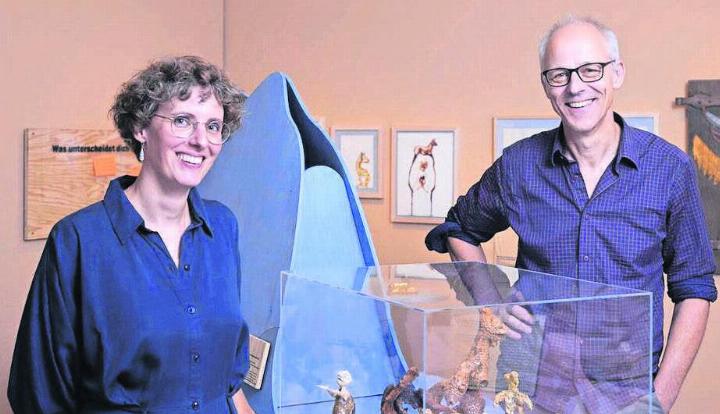 Jasmin Winkler, Bereichsleiterin Museum und Sammlungen Naturama Aargau, und Peter Kuntner, Ausstellungsmacher und Mitinhaber des Aarauer Szenografiebüros fischteich. Bild: zg