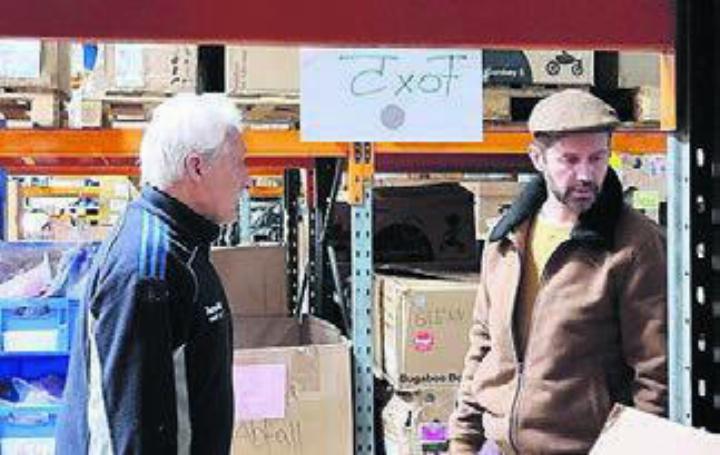 Ernst Engel (links) vom Servicepunkt in Muri und Marco Tramontano. Bild: vaw