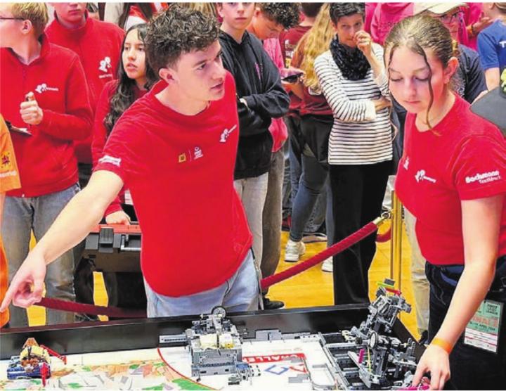 Das Team mindfactory mit Ella Robinson in Aktion. Bild: zg