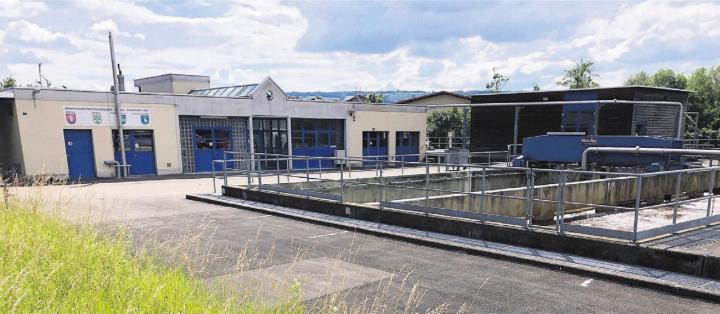 Im Windschatten des bevorstehenden Anschlusses der Gemeinde Obfelden an die ARA in Merenschwand (Bild) könnte auch ein Netzverbund der Trinkwasserleitungen über die Reuss Sinn machen. Bild: Thomas Stöckli