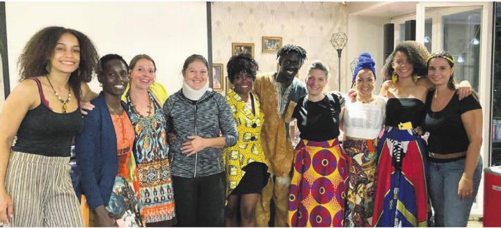 Priscilla Staubli, Vierte von links, und die Crew der African Night, sie kommen im Herbst nochmals in den «Stern». Bilder: zg