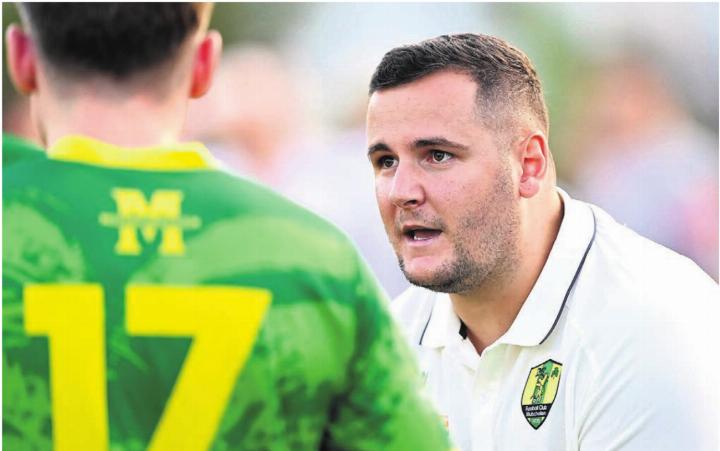 FC-Mutschellen-Trainer Shani Tarashaj und sein Team erleben ein kleines Tief. Bild: awa/Archiv