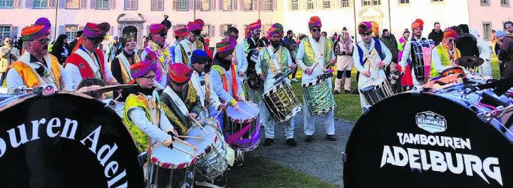 Platzkonzert nach dem Umzug Muri – die Adelburger Tambouren haben eine tolle Fasnacht hinter sich. Bild: zg