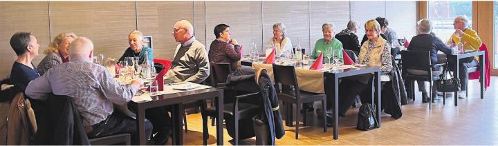 Angeregter Austausch und gemütliches Beisammensein im Restaurant Hans & Heidi in Wohlen. Bilder: Walter Minder