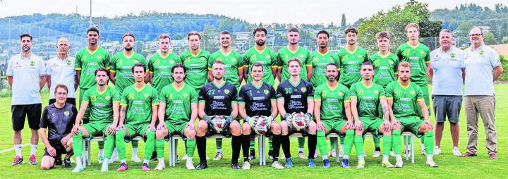 FC Mutschellen, Saison 2024/25, hinten, von links: Luca Iodice (Trainer), Thomas Kohli (Torhütertrainer), Denisson Souza, Michael Iloski, Jannik Beha, Roger Pfyl, Luca Merendino, Leo Nascimento, Janick Seiler, Samuel Kälin, Gianluca Sforza, Noah Leuenberger, Gion Andri Thoma, Carlo Ariu (Vize-Präsident), Pietro Bascio (Präsident). Vorne: Flavio Fistarol (Teambetreuer), Kiril Iloski, Kevin Kempter, Mattia Bochicchio, Samuel Staubli, Fabian Riesen, Dominic Haldemann, Luca Giampa, Leandro Rizzo, Gian Marco Bellisario. Es fehlen: Jürg Mauberger (Assistenztrainer), Giovanni Rizzo (Assistenztrainer), Massimo Bocchicchio, Gökdeniz Can, Joel Montero, Leonardo Palladini, Laze Stojkovski.