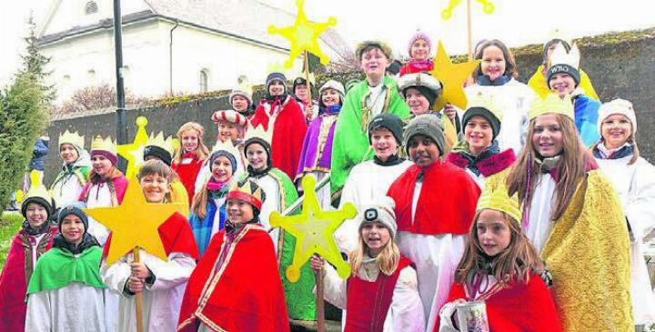 Ein Gruppenbild der vielen Sternsinger, die in Waltenschwil und Büelisacker unterwegs waren. Bild: zg