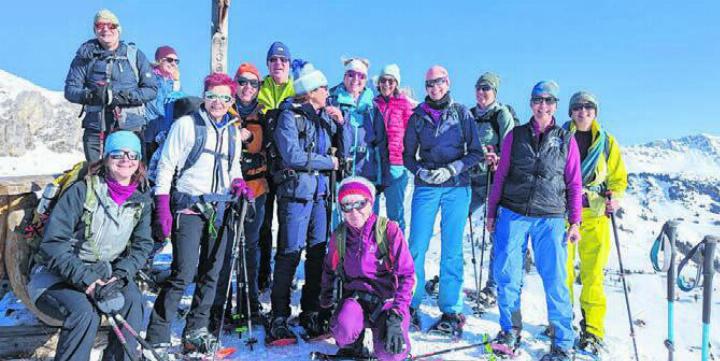 Die Naturfreunde hatten viel Spass auf der Schneeschuhtour. Bild: zg