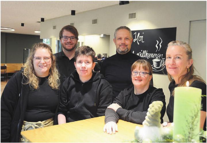 Freuten sich, dass es endlich losgeht mit dem Café Hoi (von links): Lara Brand, Marcel Meyer, Noah Zurfluh, Jonas Meier, Olivia Ingold und Sandra Hüsken.