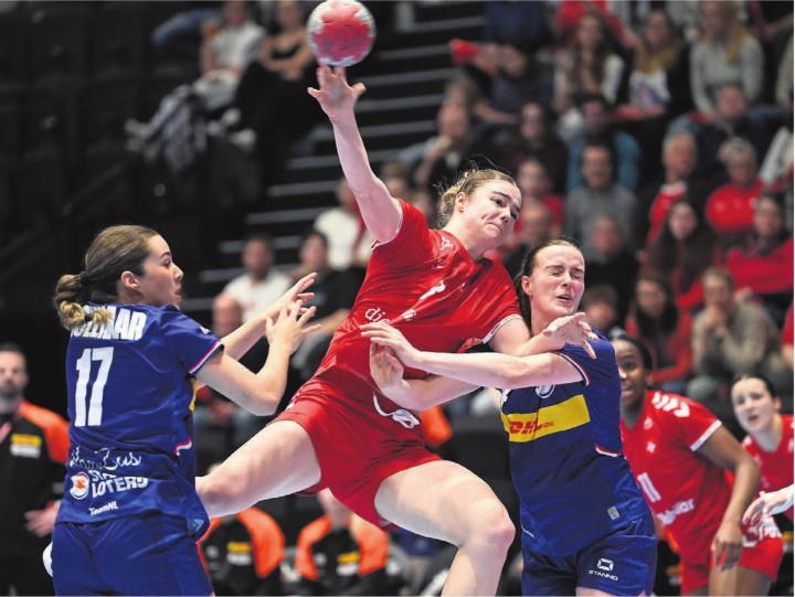 Die Freiämterin Nora Snedkerud hatte – wie das gesamte Schweizer Team – gegen Holland einen schweren Stand. 
Bild: Alexander Wagner