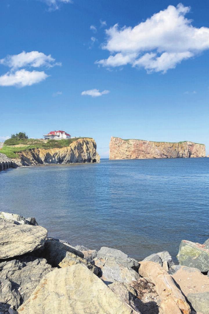 Ruth de Winter aus Bremgarten war Ende Juni auf Kanada-Rundreise. Auf dem Bild ist der Percé-Rock in der Provinz Quebec zu sehen. «Es war wunderschön», schreibt sie dazu.