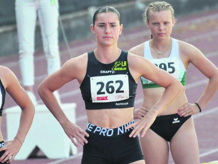Spitzenathletin im Tenue der LA Mutschellen. Norina Hug ist Mitglied des Vereins von der Burkertsmatt. An den EYOF in Skopje wird die Kellerämterin voller Stolz das Schweizerkreuz auf dem Trikot tragen. Bild: zg