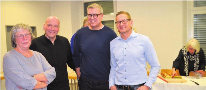 Aktuarin Natalie Hagenbuch, Präsident Roger Cébe, Präsidiumskandidat Christian Vuithier und Kassier Marco Widmer (von links) vom Gewerbeverein Kelleramt. Bild: Thomas Stöckli
