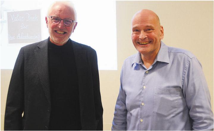 Verbandspräsident Peter Spring (links) und Roger Cébe, Vorsitzender Geschäftsleiter, freuen sich, dass der Umbau und die Erweiterung im Alterszentrum Bärenmatt in Bremgarten einen wichtigen Schritt in Richtung Realisierung machen. Bild: Roger Wetli