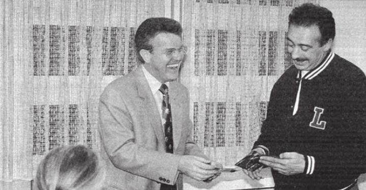 Der Boswiler Gemeindeammann Erwin Berger (links) empfängt Bild: Archiv