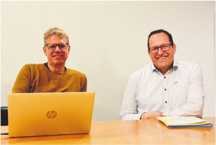 Gemeindeammann Simon Zubler (links) und Gemeindeschreiber Frank Koch informieren über die Traktanden. Bild: Annemarie Keusch Gemeindeammann Simon Zubler (links) und Gemeindeschreiber Frank Koch informieren über die Traktanden. Bild: Annemarie Keusch