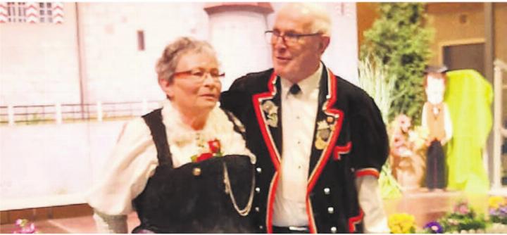 Die Boswilerin Antoinette Dahinden wurde für 50 Jahre Vereinsmitgliedschaft geehrt, der Rudolfstetter Robert Füglistaller zum Ehrenmitglied gewählt. Bild: zg