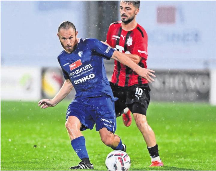 Michael Weber (links) beim einzigen Wohler Sieg in dieser Saison gegen den FC Münsingen. Der Zofinger unterstützt Menschen beim Aufbau gesunder Gewohnheiten. Dem FCW will er helfen, wieder Punkte einzufahren.
Bilder: Archiv/awa, Screenshot Youtube