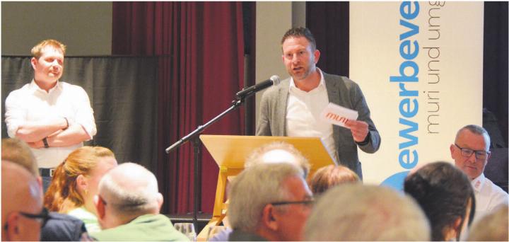 OK-Präsident Beni Fischer (Mitte), OK-Mitglied Michael Birrer (links) und Vereinspräsident Urs Beyeler appellieren an die Gewerbler. Bild: Annemarie Keusch