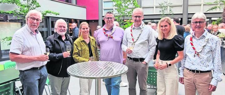 Der Vorstand des GOV und die Vertreter der Pfadi freuen sich, dass das Neubauprojekt auf Kurs ist (von links): Pitsch Isler, Andy Wyder, Manuela Müller-Stutz, Thomas Hoffmann, Thomas Geissmann, Corinne Moser-Burkard und Ernst Hochstrasser. Bilder: Chregi Hansen