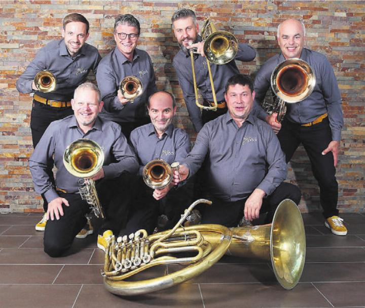 Die Freiämter Formation Sixpäck wird den Gottesdienst unter der Linde musikalisch begleiten. Bild: zg
