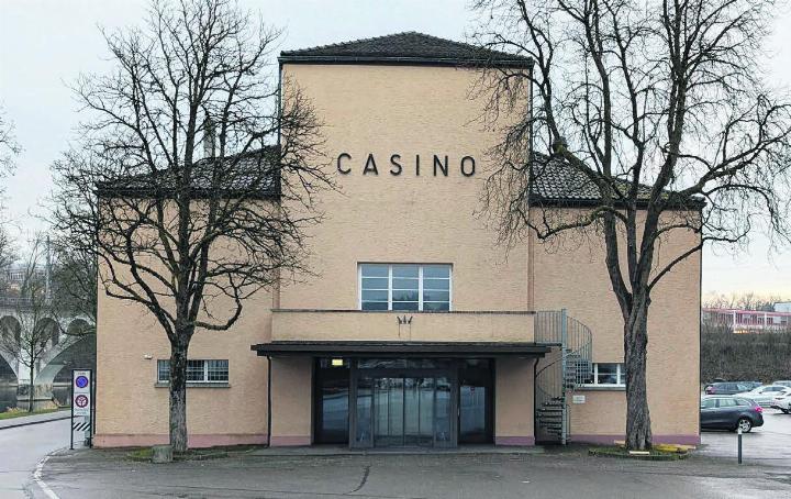 Die Bausubstanz des Casinos ist zu einem grossen Teil 90-jährig. Damit ist es für den Kanton auch ein schützenswerter Zeitzeuge der Vergangenheit, was die Lage für ein Neubauprojekt verkompliziert. Bilder: Marco Huwyler