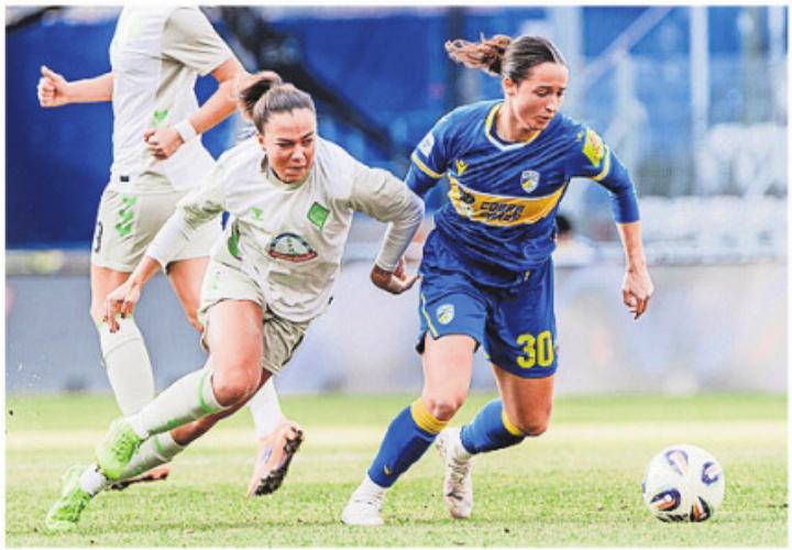 Elena Mühlemann (rechts) im Spiel gegen Werder Bremen. Bild: Hannes Anger Elena Mühlemann (rechts) im Spiel gegen Werder Bremen. Bild: Hannes Anger