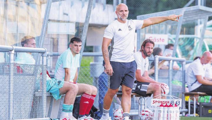 Trainer Luca Ferricchio gibt die Richtung vor. Im Duell gegen Emmenbrücke erwartet er von seinem Team die gleiche kämpferische Leistung wie am vergangenen Spieltag gegen Goldau. Bild: Archiv/hus