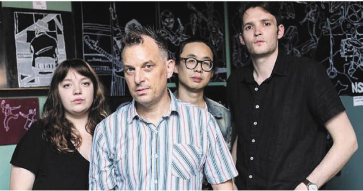 Mit der jüngsten Generation Schritt halten. In seinem neuen Quartett zeigt Jochen Rueckert (vorne), dass er das kann. Bild: zg