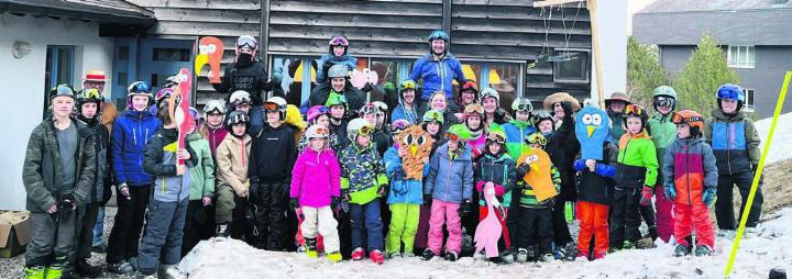 Die Kinder und Leiter genossen eine vielseitige Woche im Skilager. Bild: zg