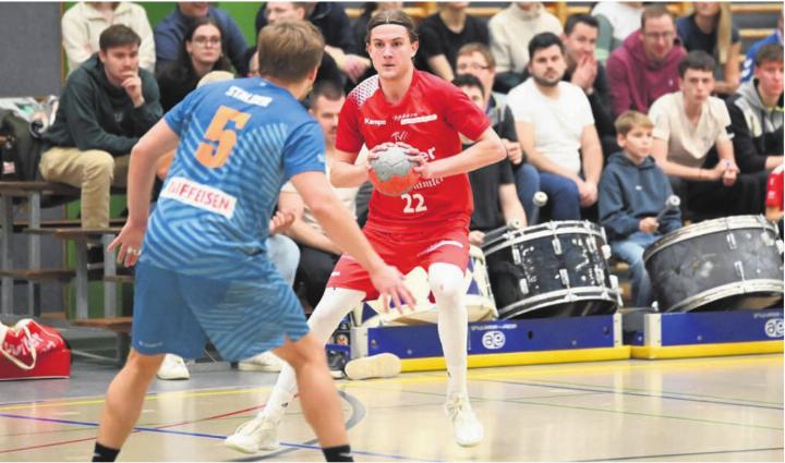 Simon Hafner (rechts) konnte wie Noel Angehrn und Mirco Külling sechs Tore zu Muris Sieg beitragen. Bild: tvm