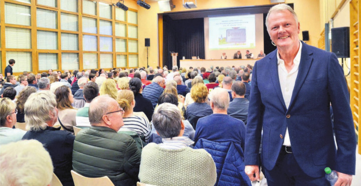 Stefan Zemp, Gemeindeammann von Beinwil, freut sich über die ausserordentliche Beteiligung: Fast 60 Prozent der Stimmberechtigten sind an der Gmeind.Bild: Thomas Stöckli