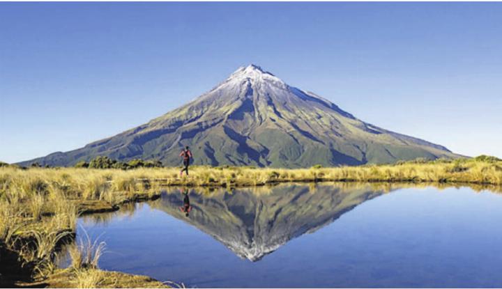 Vorbei an markanten Vulkankegeln. Bild: zg