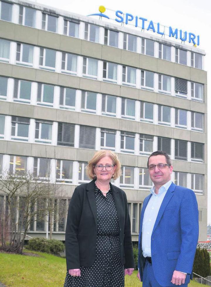 Stiftungsratspräsidentin Sabina Rüttimann und Spital-CEO Daniel Strub sehen das Spital Muri in einer zentralen Rolle im Gesundheitsnetz der Region Freiamt – im ambulanten wie im stationären Bereich. Bild: Thomas Stöckli