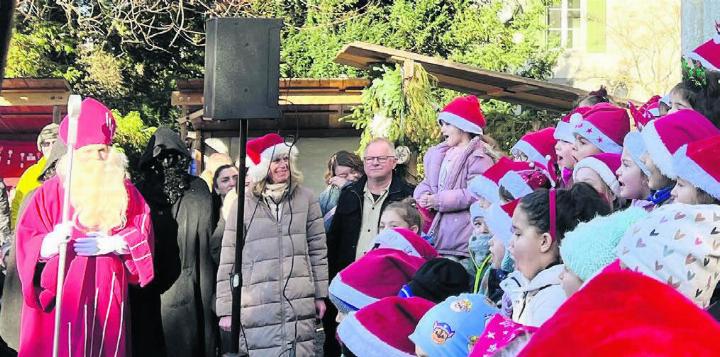 Die beiden Kinderkonzerte mobilisierten viel Publikum – und selbst der Samichlaus kam. Bild: Walter Minder
