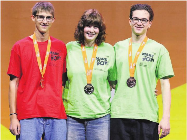 Benjamin Wey (rechts) freut sich über den Gewinn der Bronzemedaille an den Berufsmeisterschaften. Bild: zg