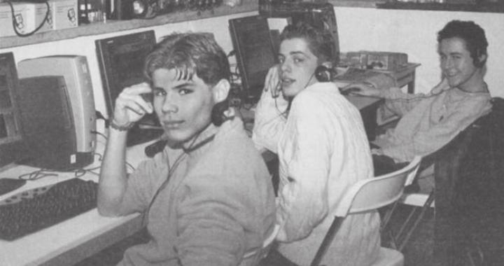 Ricardo Verissimo, Philipp Morgenthaler und Philipp Krieger (v. l.) komponieren in Berikon auf modernste Art und Weise ihre eigene Musik. Bild: Archiv