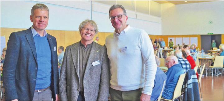 Gemeindeammann Simon Zubler, Roland Guntern von der Pro Senectute und Gemeinderat Jörg Ackermann (von links) freuen sich über einen gelungenen Workshop. Bilder: Thomas Stöckli