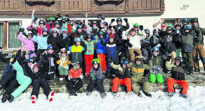 37 Kinder aus Buttwil und Bettwil mit 11 Leitern verbrachten eine tolle Woche in Saas Grund.