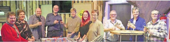 Die Theaterleute, von links: Helene Schweizer, Marlies Konrad, Regie, Roland Konrad, Walter Mäder, Andrea Hunziker, Manuela Feldmann, Rosi Gabriel, Peter Zimmermann, Gery von Flüe, Beat Zimmermann. Bild: zg