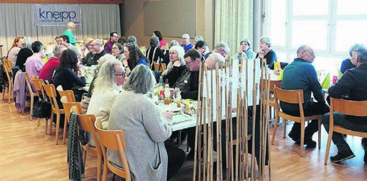 Die Mitglieder des Kneipp-Vereins genossen die Kulinarik des Murimoos. Bild: zg