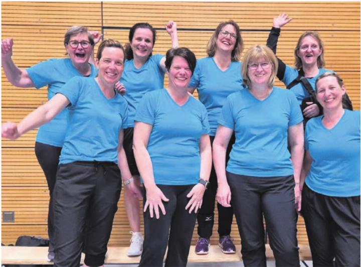 Die erfolgreichen Schnurballerinnen. Oben, von links: Claire Christen (Schiedsrichterin), Melanie Meier, Nicole Berger und Heidi Hilfiker. Unten: Michèle Erne, Jessica Graf, Petra Hilfiker und Bettina Kuhn. Bild: zg