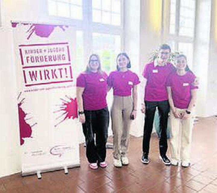 Sie überzeugten mit ihrer Präsentation (von links): Leonie Waldner, Sana Wazir, Lars Gutknecht und Johanna Steiger. Bild: zg