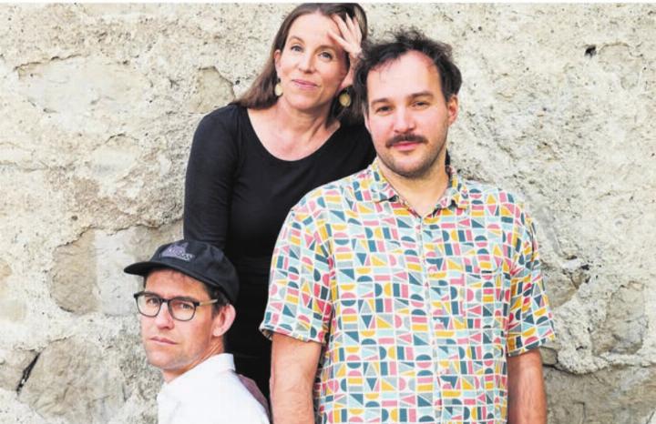 Matthias Kunz, Valerio Moser und Anna-Katharina Rickert präsentieren eine satirische Jahresdiagnose. Bild: pd