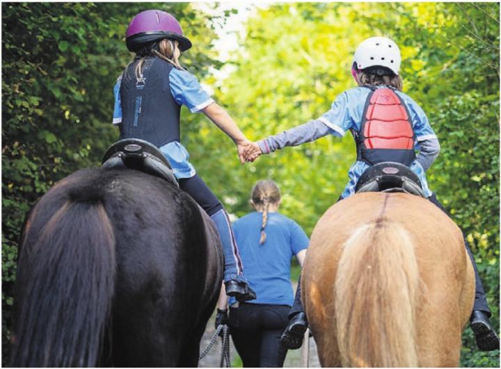 Beim Reitcamp in Wallenschwil entstanden viele neue Freundschaften. Bild: zg