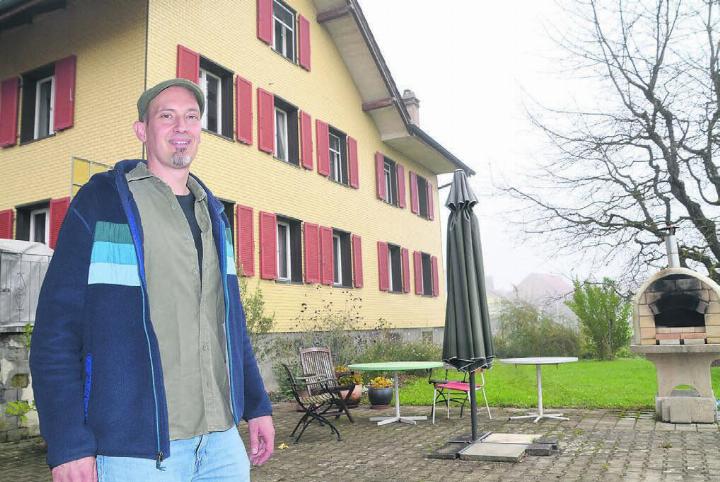 Wohlfühlort im Reusstal: Sven Inäbnit bietet im «Huus 14» in Rottenschwil besondere Ferienerlebnisse. Bilder: Thomas Stöckli / zg