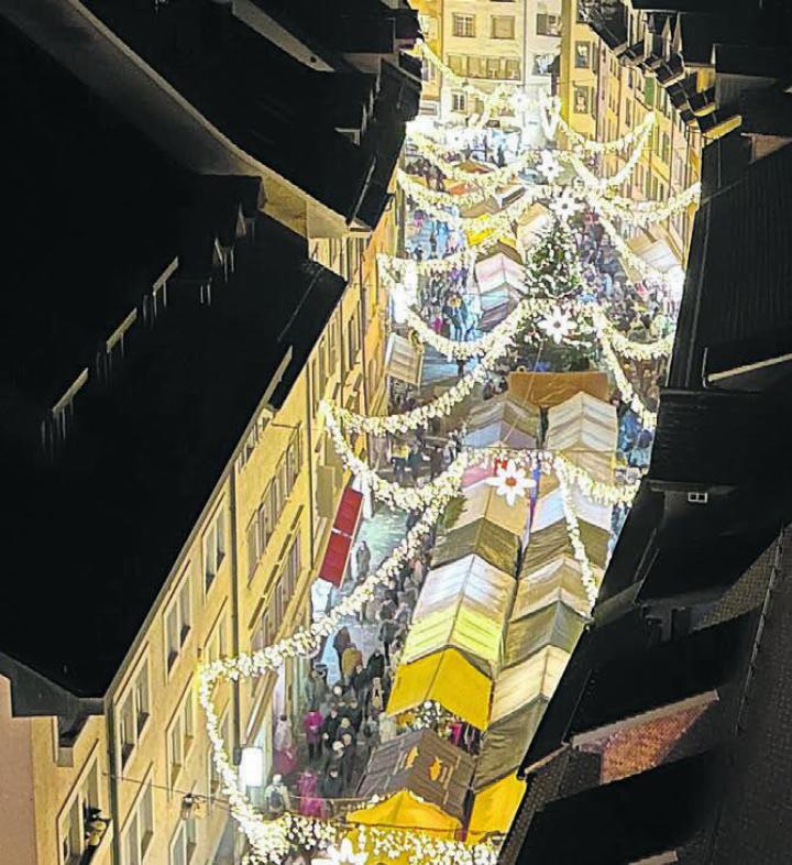 Die angebotenen Besichtigungen des Spittelturm waren gut besucht. Neben einer tollen Führung genoss man auch die grandiose Aussicht auf den Lichterglanz. Die angebotenen Besichtigungen des Spittelturm waren gut besucht. Neben einer tollen Führung genoss man auch die grandiose Aussicht auf den Lichterglanz.