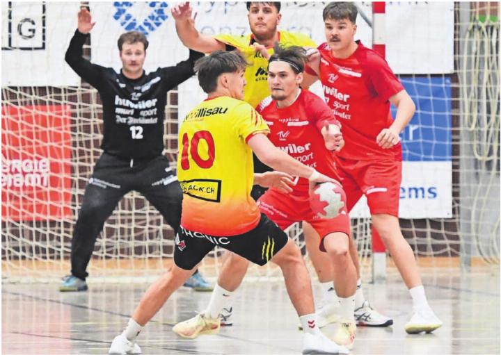 Können die Murianer (in Rot, von links: Janis Furter, Noel Angehrn) nach Willisau auch das nächste Team im Abstiegskampf brechen und einen Schritt in Richtung Rang 2 machen? Bild: tvm