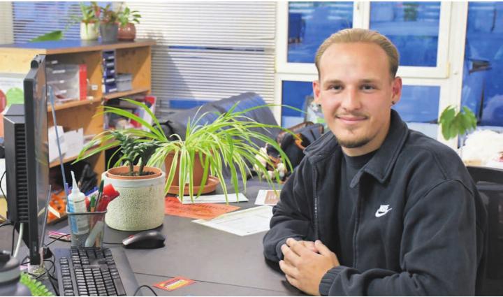 Der neue Projektleiter Leonit Gashi freut sich auch nach über zehn Jahren auf die Teensports- und Kidsports-Anlässe in der Turnhalle Bünzmatt. Bild: Monica Rast