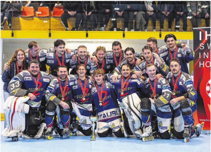 Die Z-Fighters aus Oberrüti-Sins feiern den nationalen Cupsieg. Bild: zg